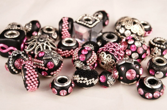 10 pieces Handmade, Indonesian, Boho Beads, Elite Lilah Ann - Black & Pink I101
