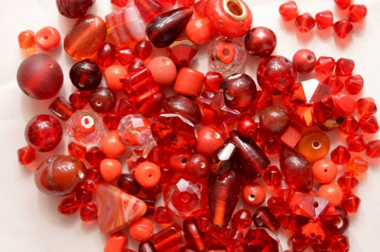 Red glass beads deals